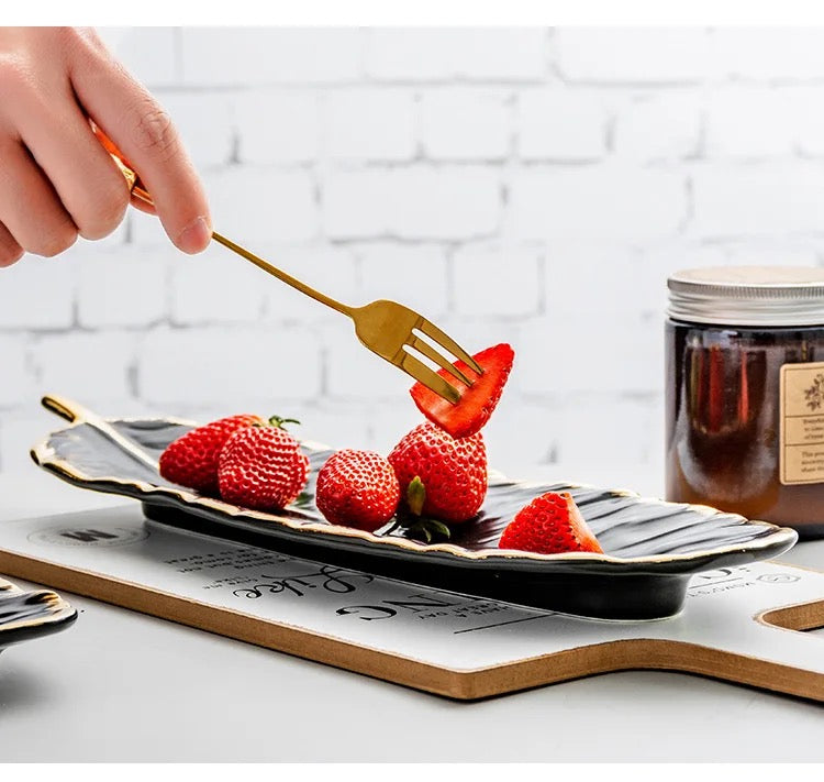 Feather Elegance Plate